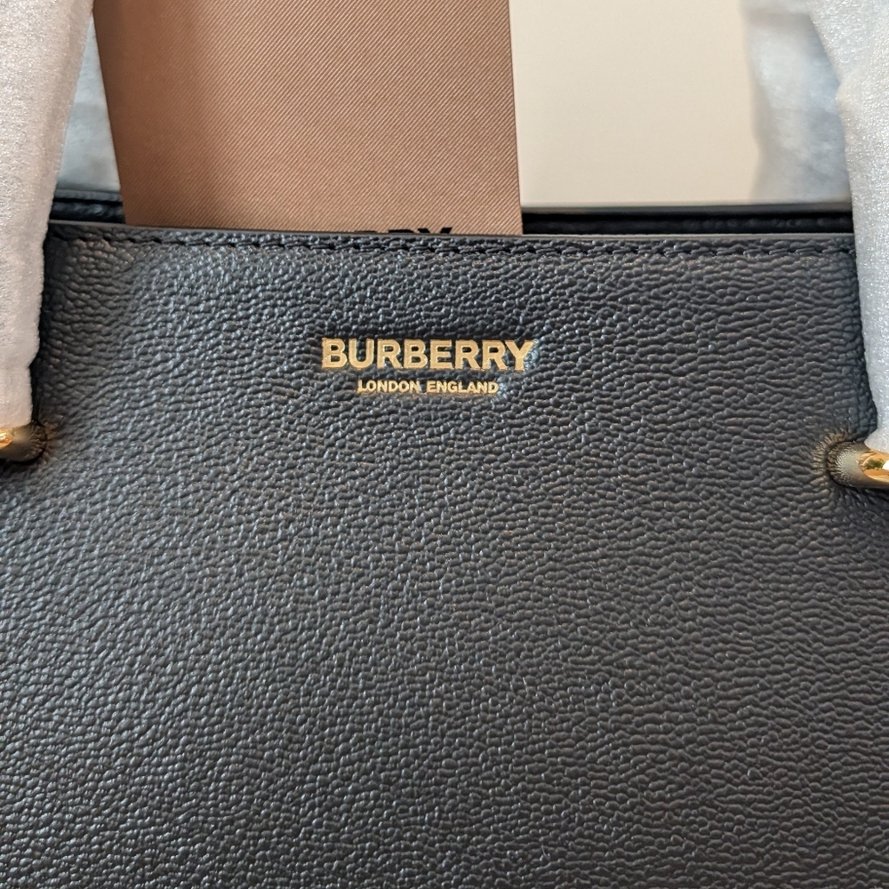 NWT Authentic Burberry Banwell Bag - Picture 2 of 9